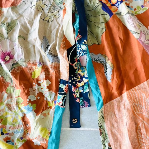 New authentic Gucci, silk pants, made in Italy with side pockets, size 6. - Picture 2 of 9